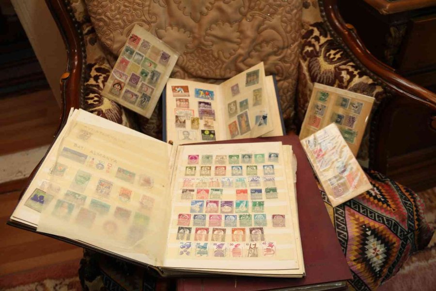 Dükkânını Adeta Müzeye Çevirdi