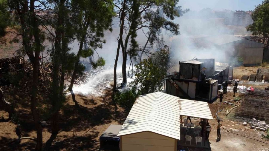 Antalya’da Şantiye Yatakhanesindeki Korkutan Yangın