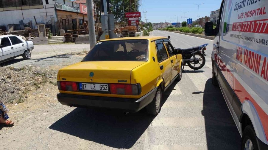 Otomobilin Kendine Doğru Geldiğini Gördü Motosikletten İnip Kaçarak Yaralanmaktan Kurtuldu