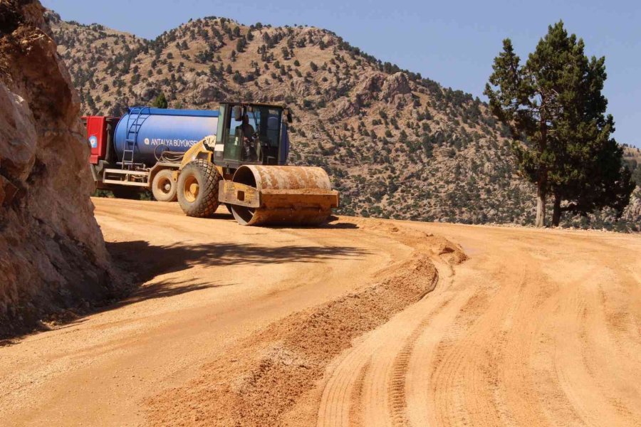 Elmalı Yuva Mahallesi Yayla Yolunda Yenileme Çalışmaları Tamamlanıyor