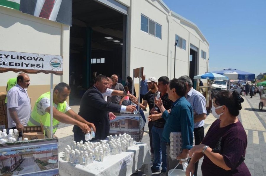 Beylikova’da 5 Bin Adet El Dezenfektanı Vatandaşa Dağıtıldı