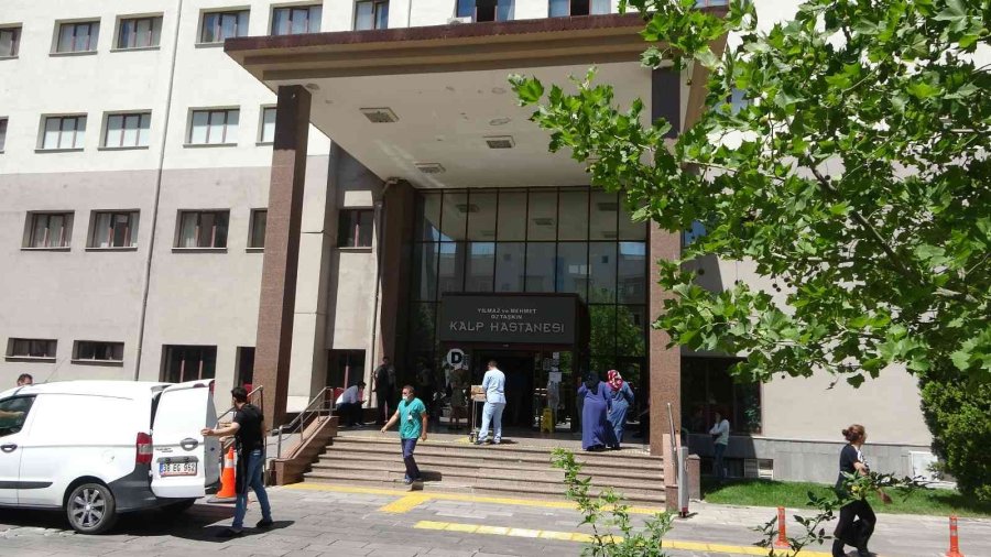 Kaçan Şüpheli Şahsı Yakaladı, Kalp Krizi Geçirdi