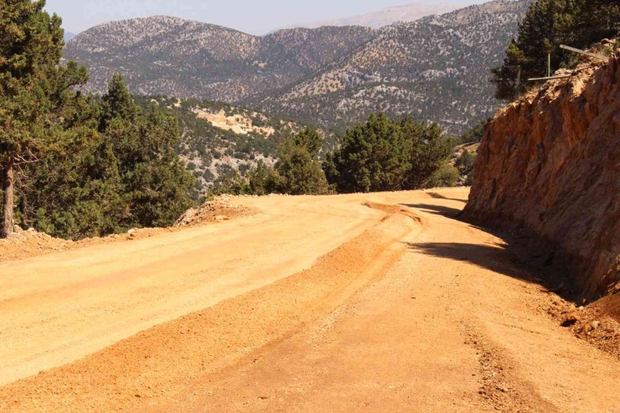 Elmalı Yuva Mahallesi Yayla Yolunda Yenileme Çalışmaları Tamamlanıyor