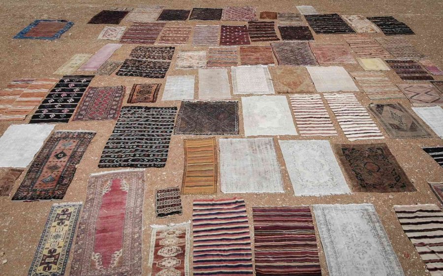 Antalya’da Tarlalarda Milyonluk ’organik Halı’ Nöbeti