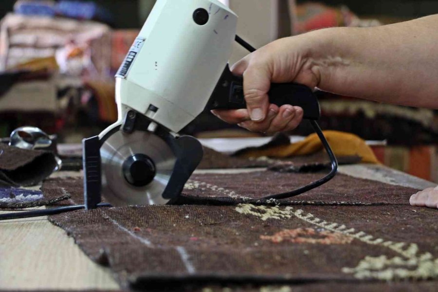 Antalya’da Tarlalarda Milyonluk ’organik Halı’ Nöbeti