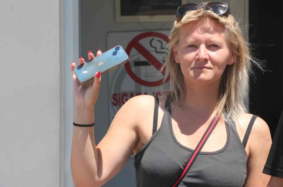 Rus Turist Takside Unuttuğu Telefona Bir Saat İçinde Ulaştı