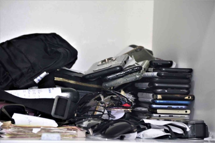 Rus Turist Takside Unuttuğu Telefona Bir Saat İçinde Ulaştı