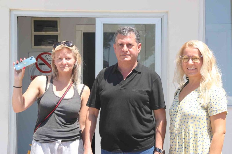 Rus Turist Takside Unuttuğu Telefona Bir Saat İçinde Ulaştı