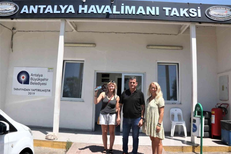 Rus Turist Takside Unuttuğu Telefona Bir Saat İçinde Ulaştı