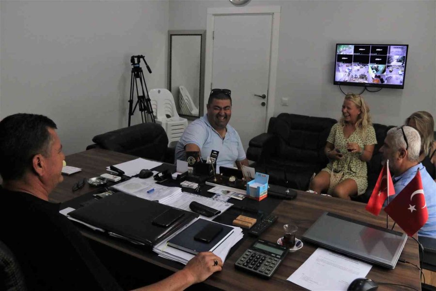 Rus Turist Takside Unuttuğu Telefona Bir Saat İçinde Ulaştı