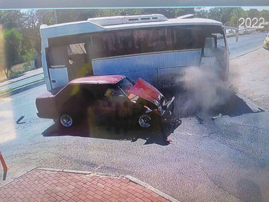 Dikkatsiz Sürücünün Yaptığı ’u’ Dönüşü Faciaya Sebep Oluyordu