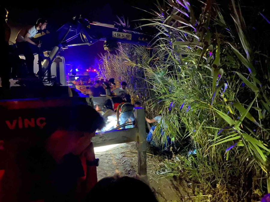 Traktör İle Dereye Uçan Sürücü Hayatını Kaybetti