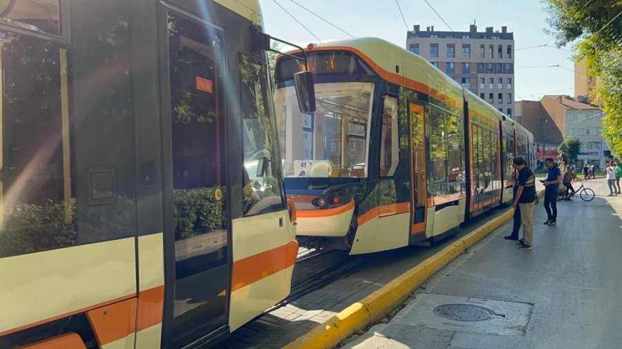Elektrik Bağlantı Çubuğu Kırılan Tramvay Yolda Kaldı