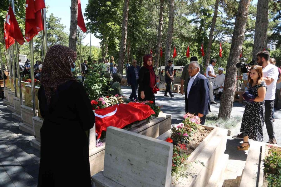 Başkan Büyükkılıç, Şehir Polis Uluçay’ı Mezarı Başında Andı
