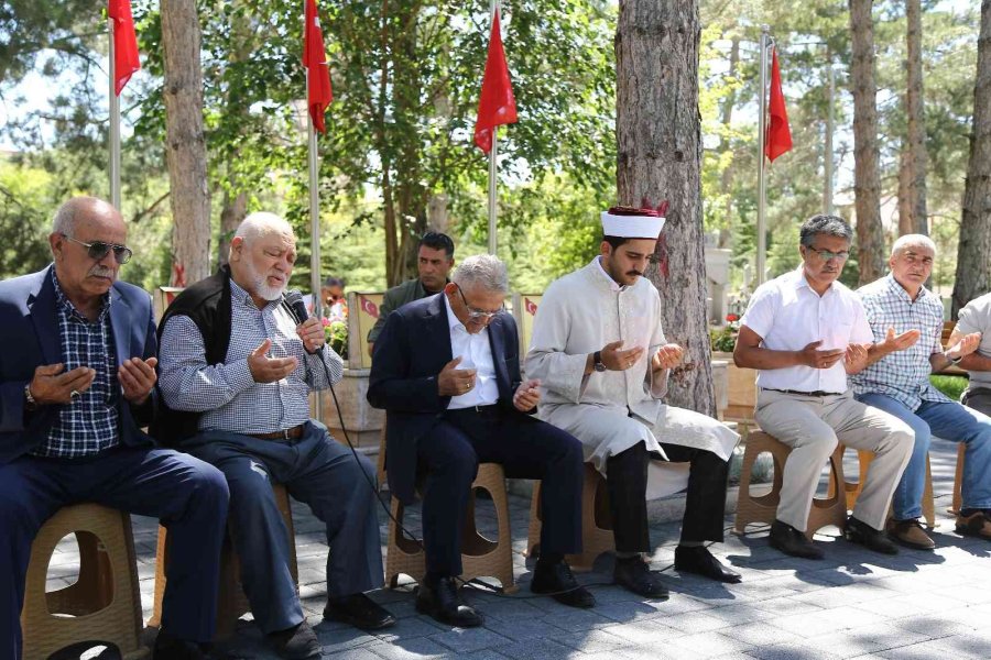 Başkan Büyükkılıç, Şehir Polis Uluçay’ı Mezarı Başında Andı