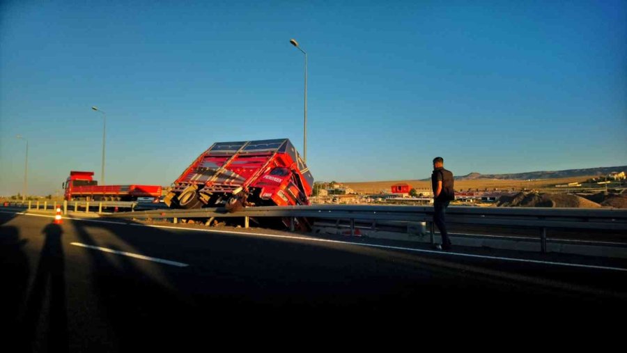 Kayseri’de Feci Kaza: Kamyonetten Fırlayan Sürücü Öldü