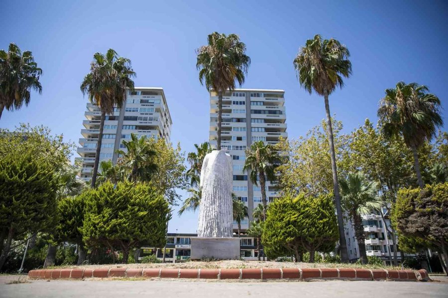 Mersin’de Parktaki Heykel Tahrip Edildi