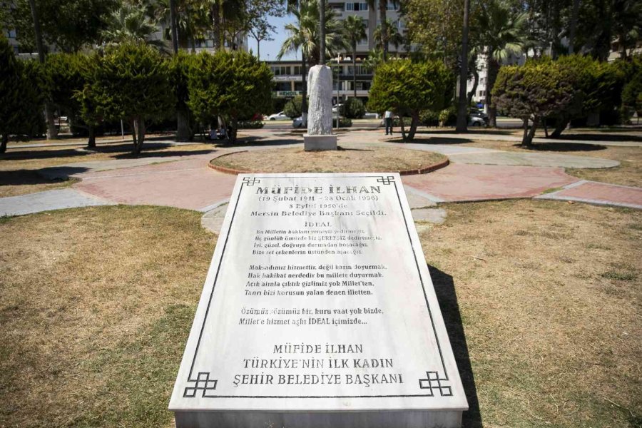 Mersin’de Parktaki Heykel Tahrip Edildi