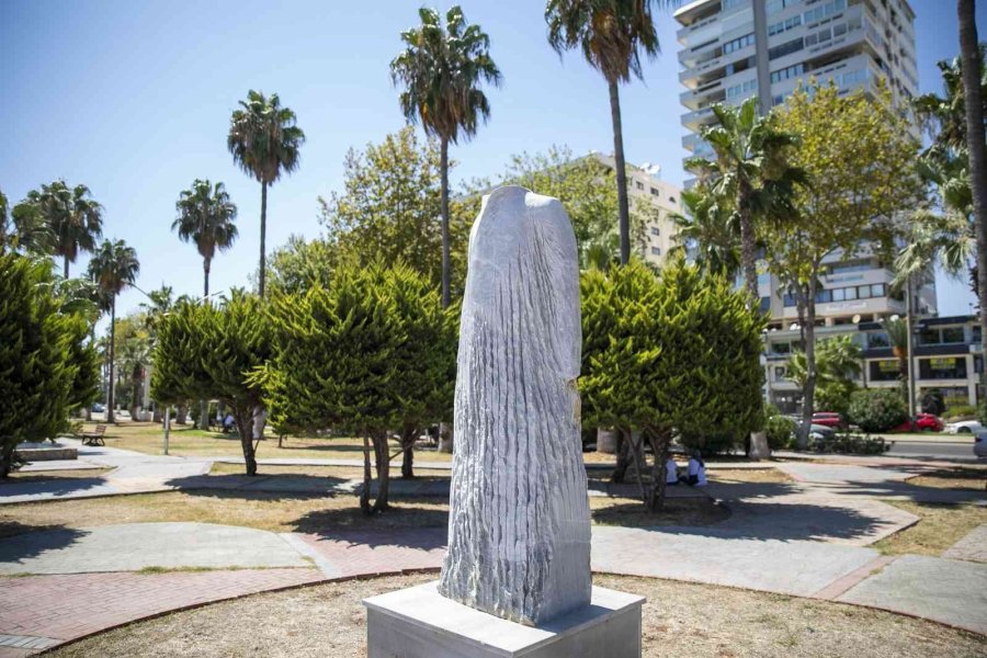 Mersin’de Parktaki Heykel Tahrip Edildi