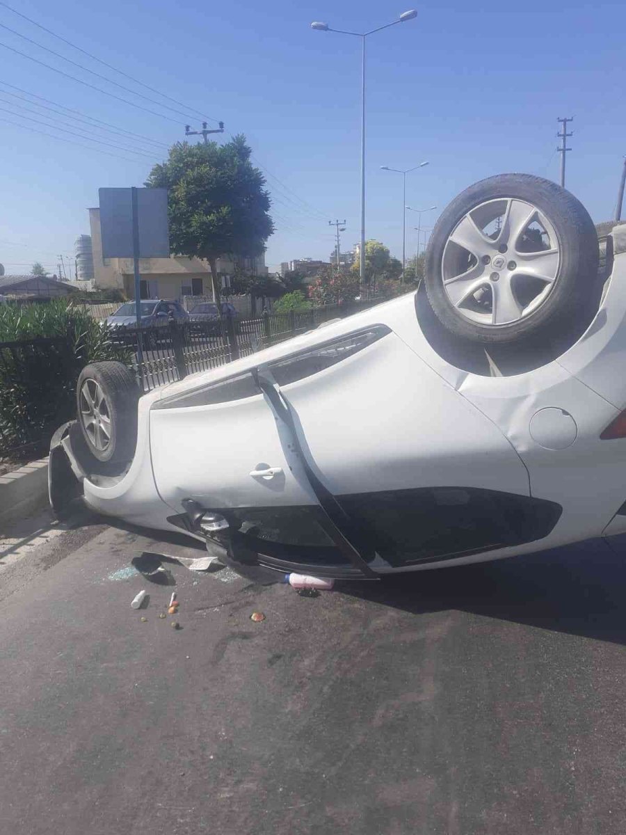 Direksiyon Hakimiyeti Kaybolan Otomobil Takla Attı: 2 Yaralı