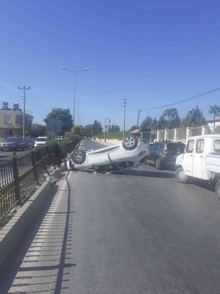 Direksiyon Hakimiyeti Kaybolan Otomobil Takla Attı: 2 Yaralı