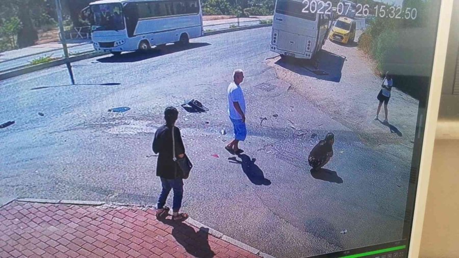 Dikkatsiz Sürücünün Yaptığı ’u’ Dönüşü Faciaya Sebep Oluyordu