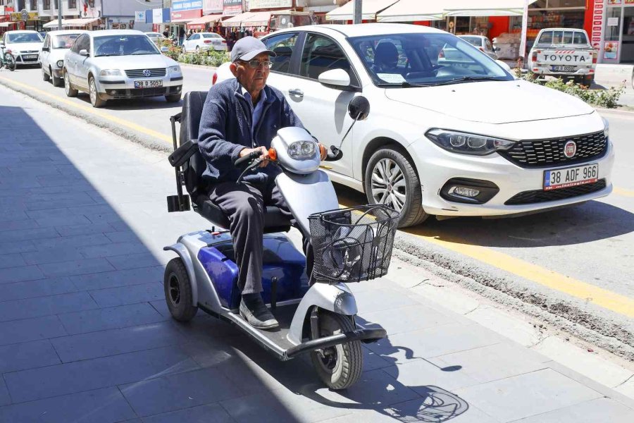 Yahyalı Belediyesi Gönül Köprüleri Kurmaya Devam Ediyor