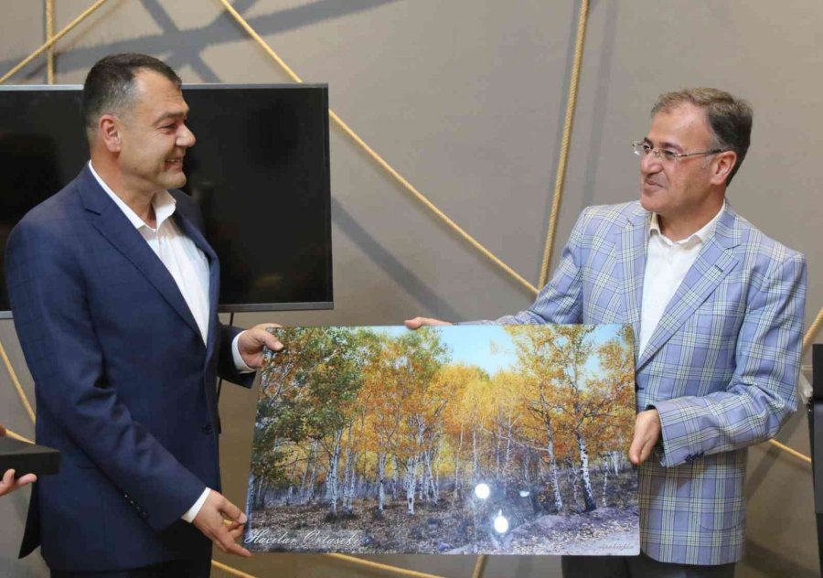 Hacılar Kaymakamı Sezen Emekli Oldu