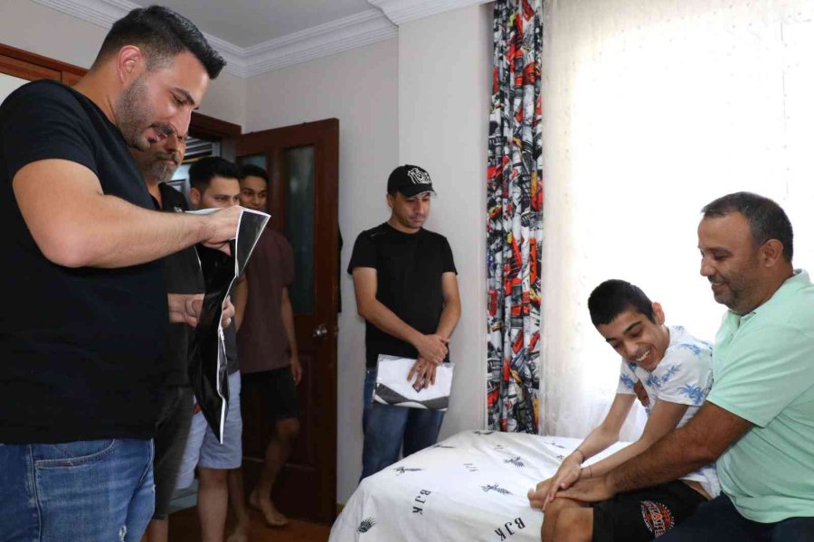 Ölümün “pençesi"ndeki Beşiktaşlı Burak’a Çarşı Grubundan Destek