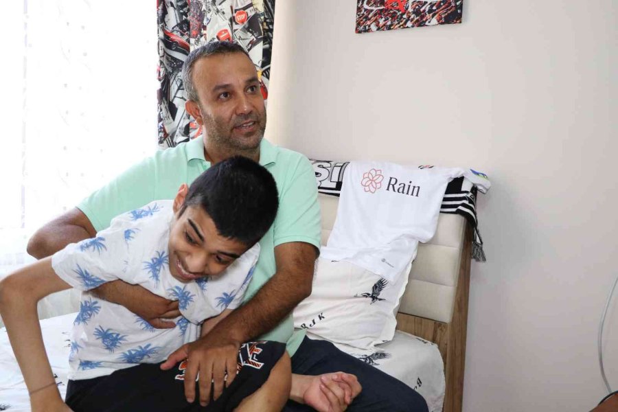 Ölümün “pençesi"ndeki Beşiktaşlı Burak’a Çarşı Grubundan Destek