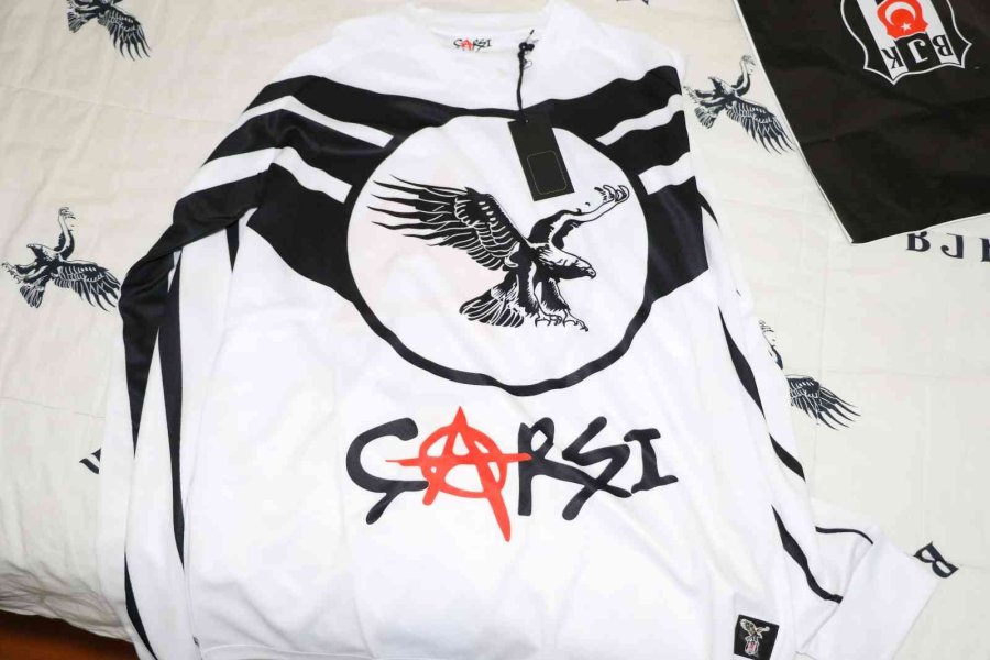 Ölümün “pençesi"ndeki Beşiktaşlı Burak’a Çarşı Grubundan Destek