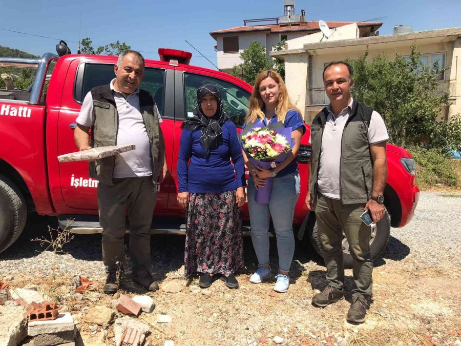 Büyük Manavgat Yangınında Ormancılara Sırtında Erzak Taşıdı, Yıl Dönümünde Çiçeklerle Ziyaret Edildi