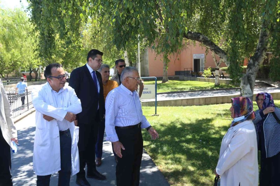 Başkan Büyükkılıç Erü Tıp Fakültesi Çevre Düzenlemesini Yerinde İnceledi