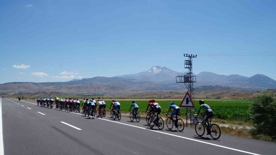 Hem Pedal Çeviriyorlar Hem De Kayseri’yi Dünyaya Tanıtıyorlar