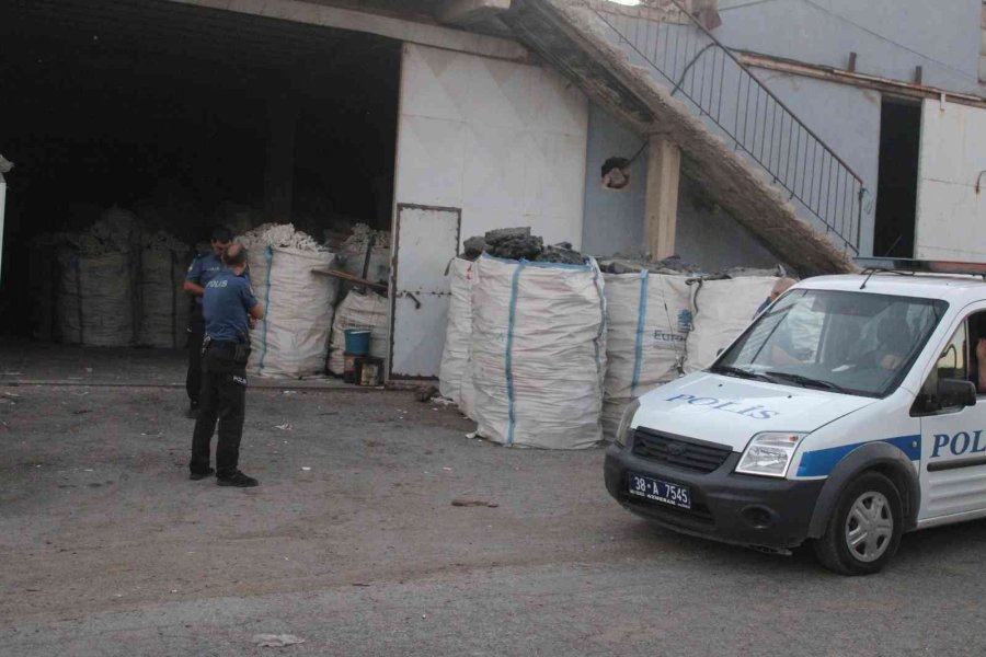 Aynı Evde Kalan İşçiler Birbirini Bıçakladı: 1 Ölü, 1 Yaralı