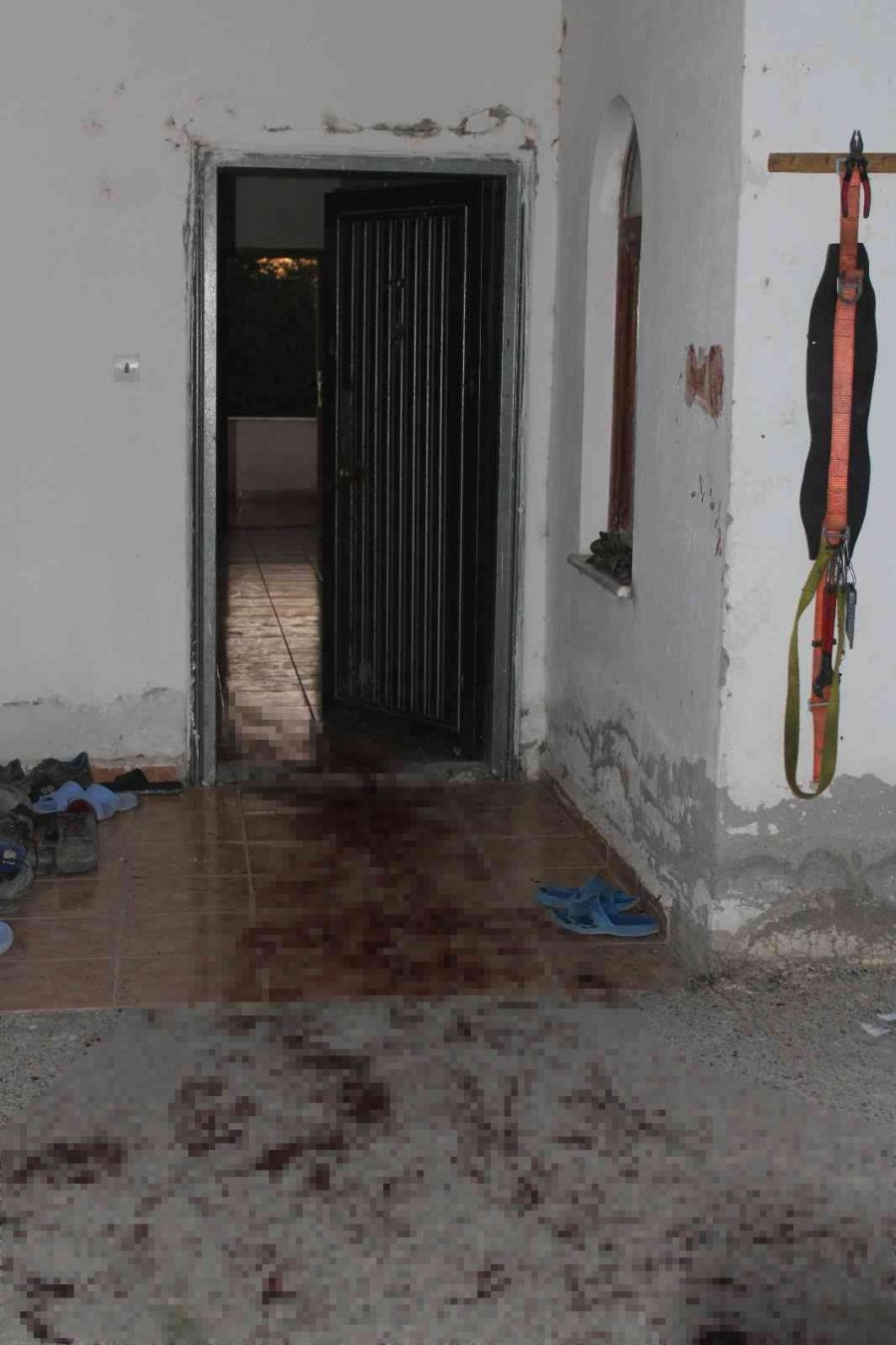 Aynı Evde Kalan İşçiler Birbirini Bıçakladı: 1 Ölü, 1 Yaralı