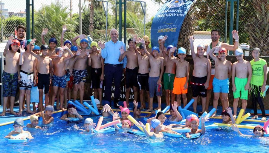 Akdeniz’de Yüzme Havuzu Çocukların Ayağına Geliyor