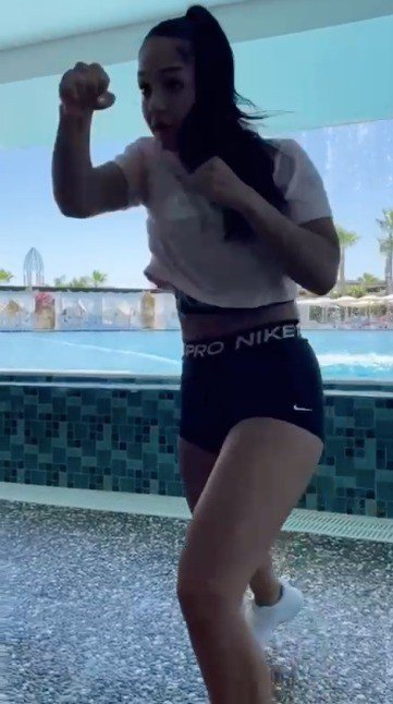 Dilara Yücel, Yaz Tatilini Avantaja Çevirdi