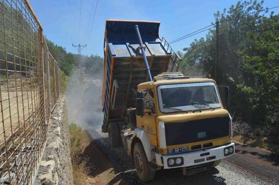 Gündoğmuş Güneycik Yolu Sathi Asfaltla Kaplanıyor