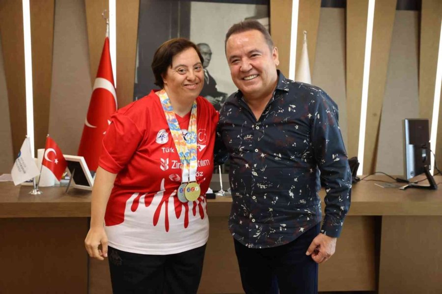 Dünya Şampiyonu Olarak Gururlandırdılar