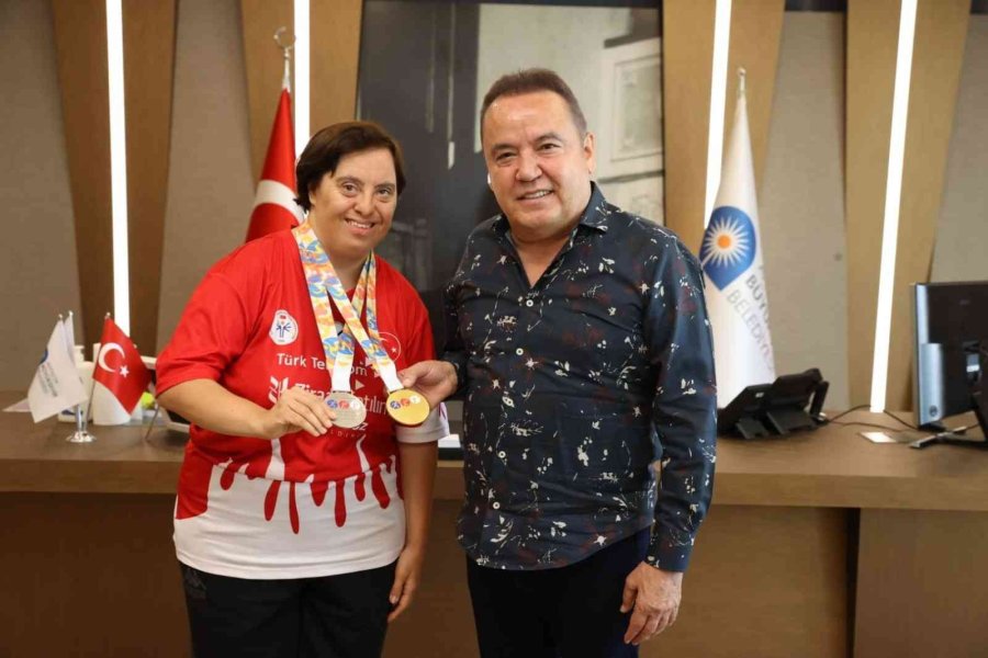 Dünya Şampiyonu Olarak Gururlandırdılar