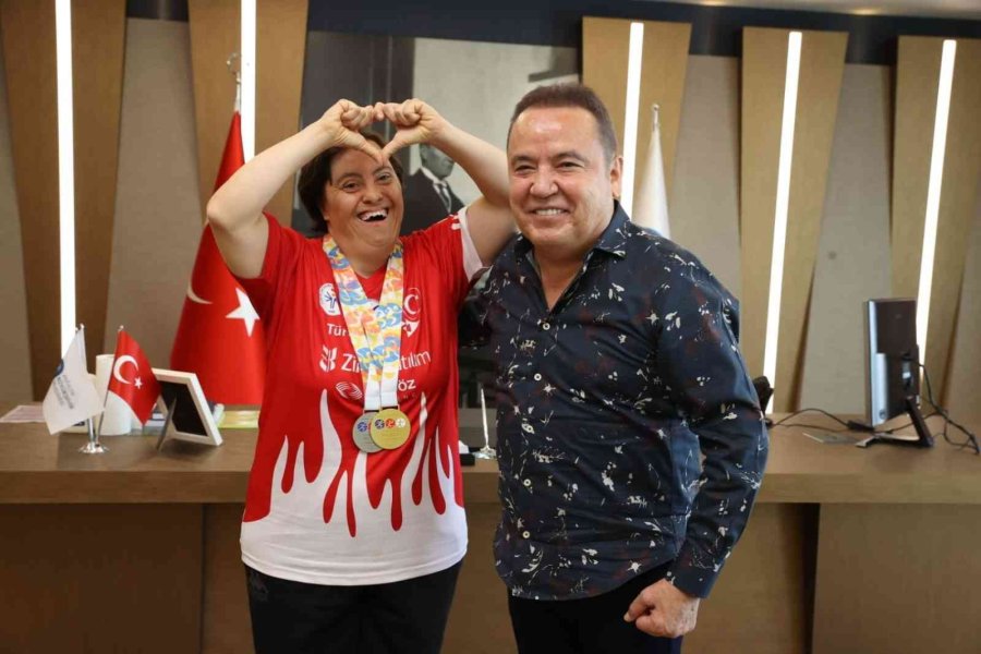 Dünya Şampiyonu Olarak Gururlandırdılar