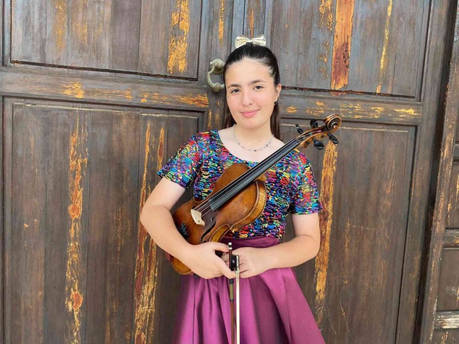 Genç Yetenek Elif Eroğlu Fas’ta Seyircilerden Tam Not Aldı