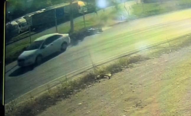 Otomobil, Elektrikli Bisiklete Çarptı