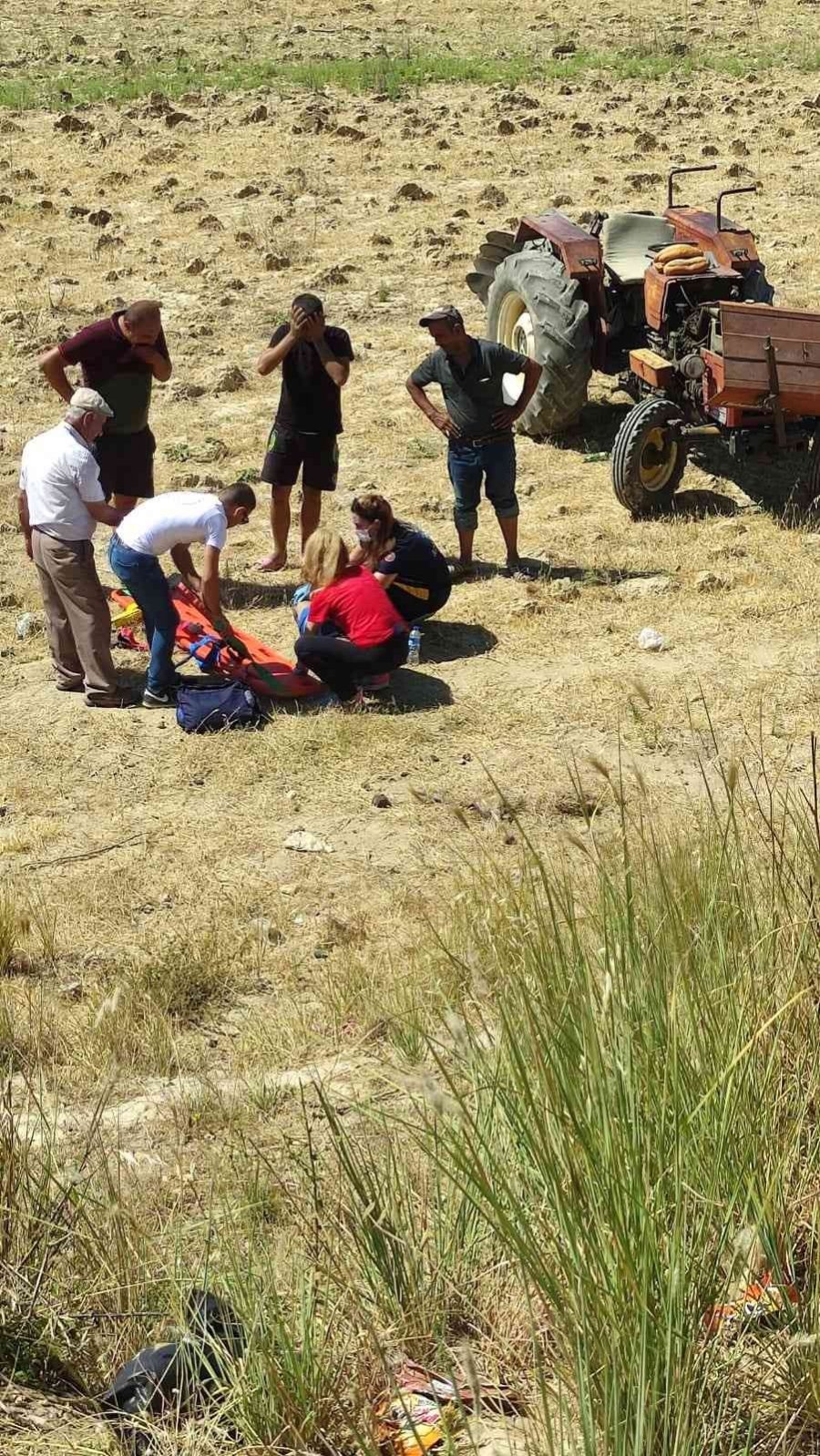 Traktör Şarampole Yuvarlandı: 2 Yaralı