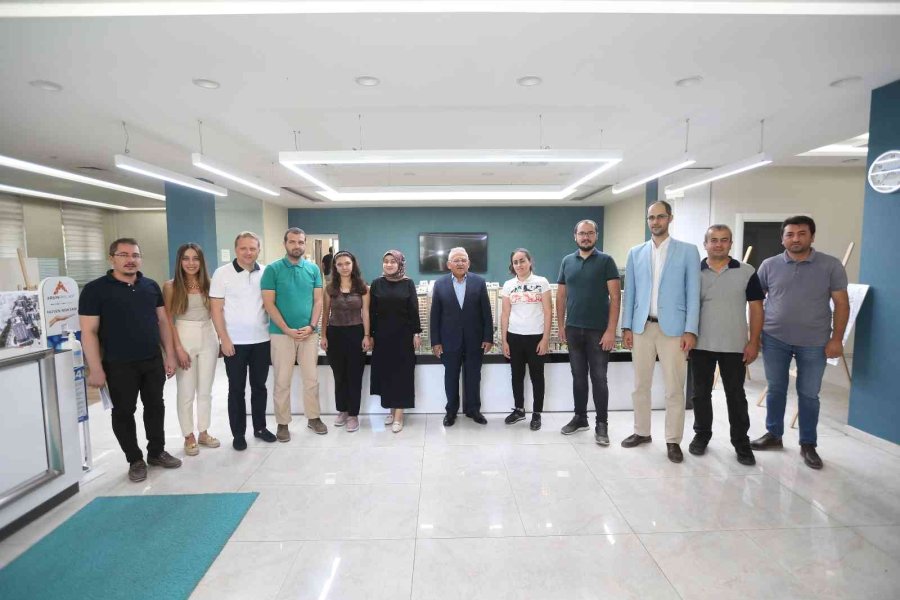 Başkan Büyükkılıç, Kentsel Dönüşüm Projelerini Değerlendirdi