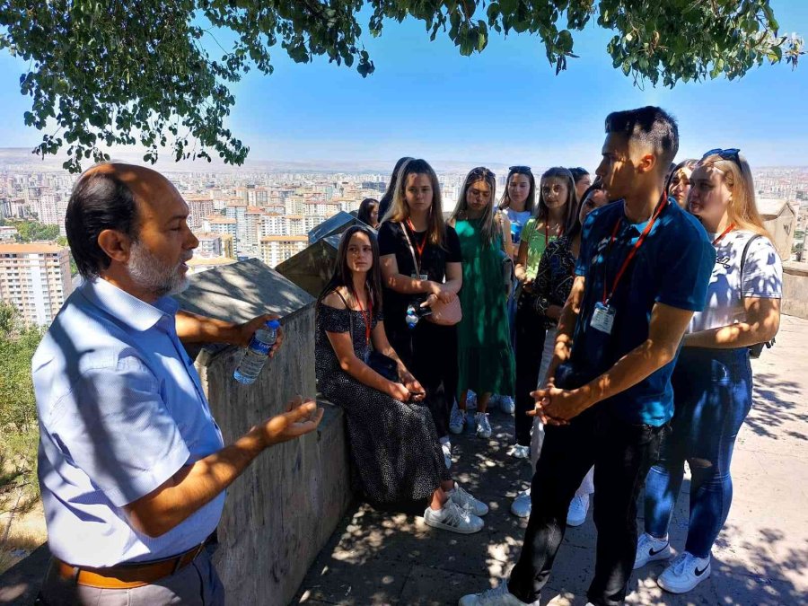 Bosnalı Öğrenciler Kayseri’yi Geziyor