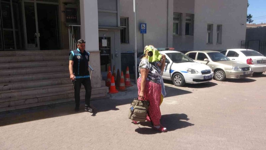 2 Milyon Değerinde Ziynet Eşyası Çalan 2 Kadın Yakalandı