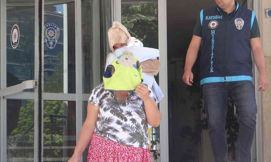 2 Milyon Değerinde Ziynet Eşyası Çalan 2 Kadın Yakalandı