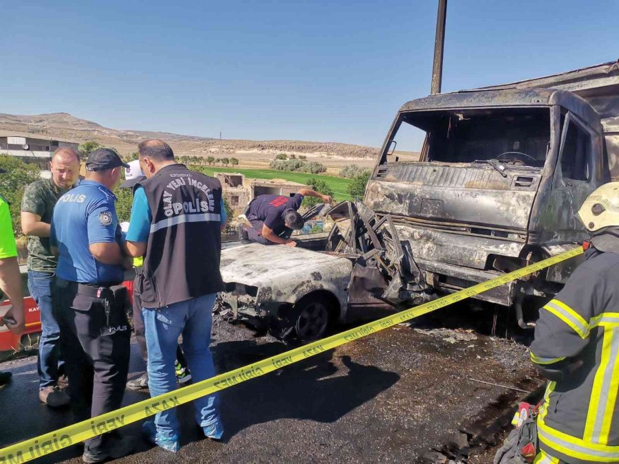 Kayseri’de Feci Kaza: Otomobilin İçerisinde Yanarak Can Verdiler (1)